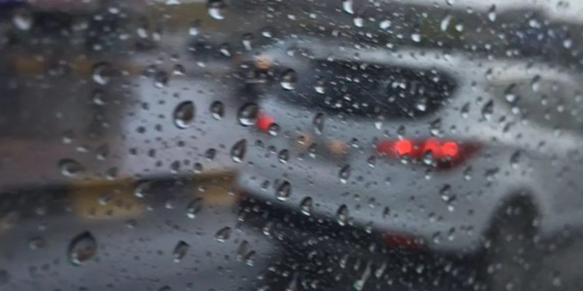 أمطار غزيرة بالسعودية والإمارات ترفع مستوى التأهب