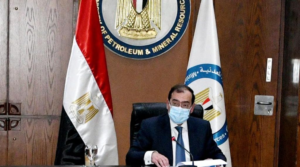 الملا يتابع لبرنامج التوسع في اقامة محطات تموين وتحويل السيارات للعمل بالغاز الطبيعى بالمحافظات