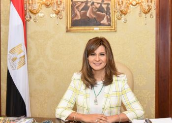 السفيرة نبيلة مكرم تتواصل مع أبناء الجالية المصرية باسكتلندا لتوفير الرعاية اللازمة للشاب