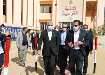 وزير التعليم العالي يتفقد لجان الامتحانات بكلية التربية بجامعة المنوفية