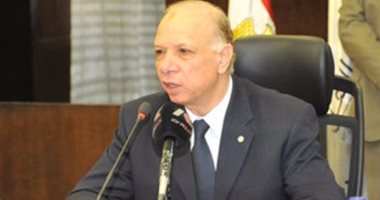 ضبط 4 سيارات نقل تفرغ حمولتها بجراج تحول إلى مخزن مخالف للقانون بالمقطم