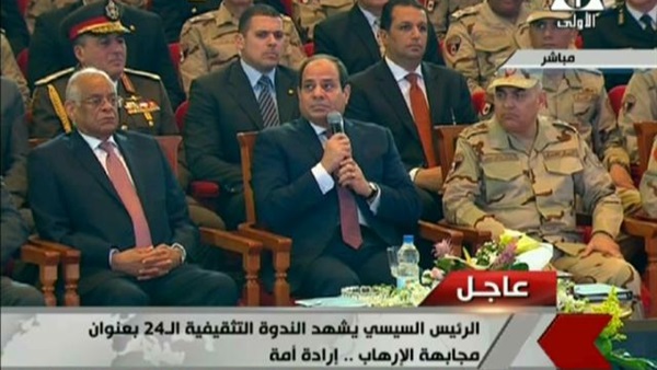 بالفيديو .. السيسيى مصر تحارب الارهاب