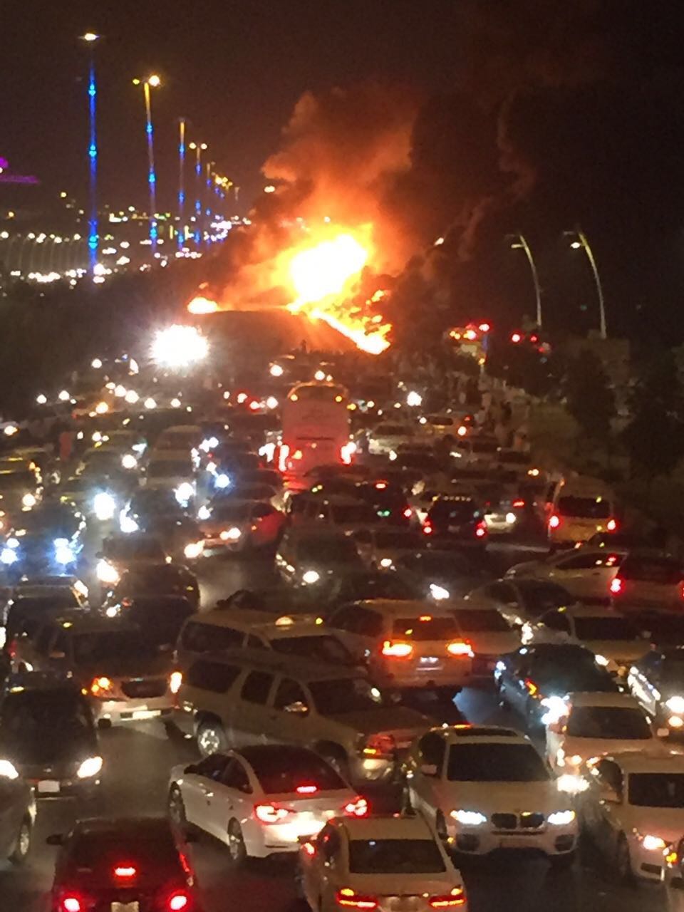 بالفيديو..إنفجار تريلة بنزين بمكة المكرمة