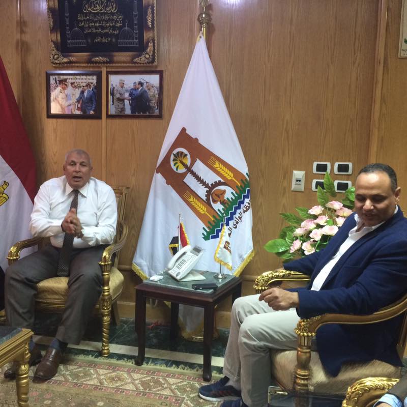 رئيس أكاديمية البحث العلمي في الوادي الجديد  لمتابعة مشروعات الأكاديمية