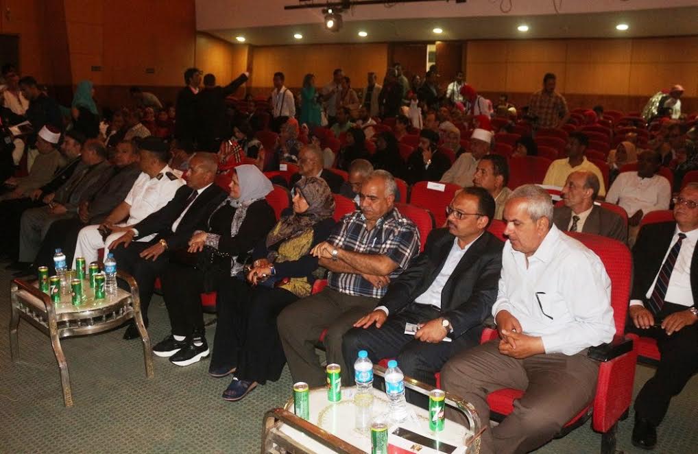 بالصور ..المحافظ يفتتح مهرجان السويس الأول لمسرح الطفل