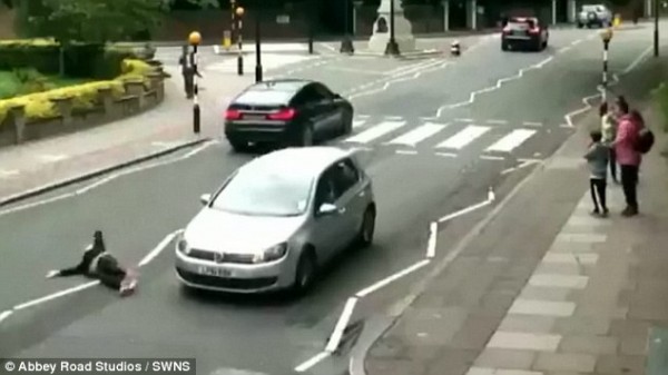 إصابة شخص صدمتة سيارة اثناء عبورة شارع السودان بالعجوزة