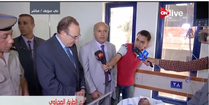 شاهد..محافظ بنى سويف يتفقد مصابى حادث الطريق الصحراوى