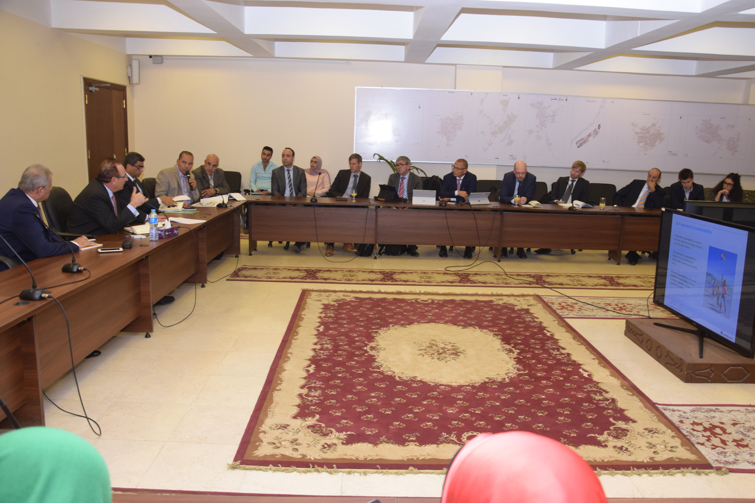 بحث إقامة مشروع للصناعات الكيماوية بتكلفة 440  مليون دولار