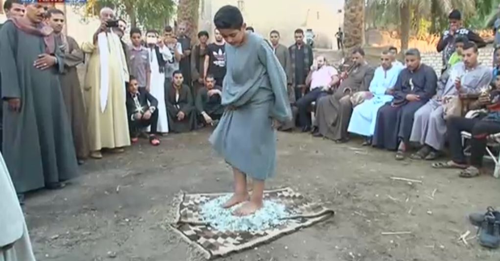 بالفيديو..طفل من أسيوط يستعرض قدراته الخارقة