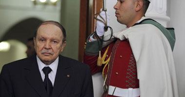 الرئيس الجزائرى يعزى الرئيس السيسي فى ضحايا حادث العريش الإرهابى