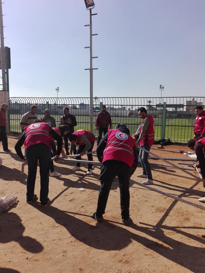 رئيس أركان قوات الدفاع الشعبي يشيد بدور الهلال الاحمر بدمياط بمعسكر  ايواء المحافظة 