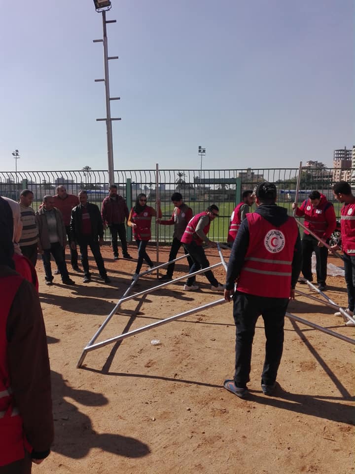 رئيس أركان قوات الدفاع الشعبي يشيد بدور الهلال الاحمر بدمياط بمعسكر  ايواء المحافظة 