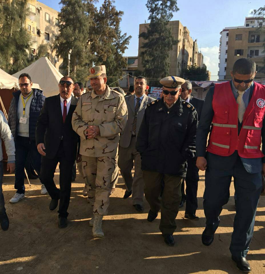رئيس أركان قوات الدفاع الشعبي يشيد بدور الهلال الاحمر بدمياط بمعسكر  ايواء المحافظة 