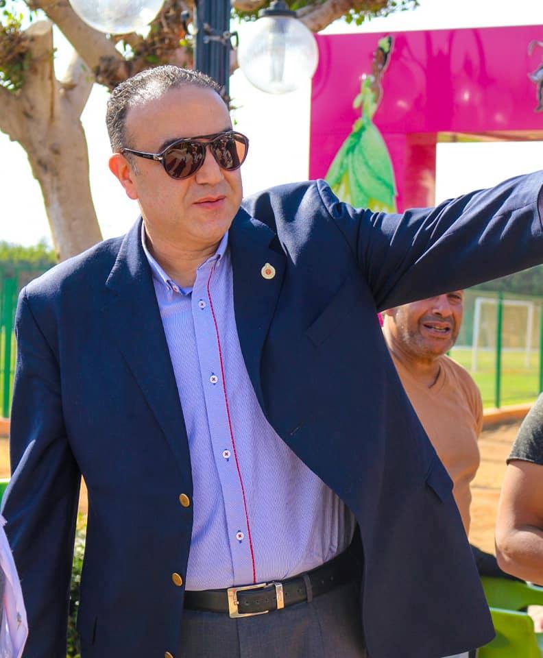 أبوزيد يعقد جلسة لمناقشة لائحة نادى الشمس مع الاعضاء