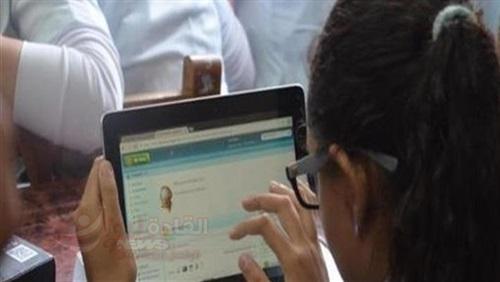 شوقى يوضح طريقة أداء الامتحان الإلكتروني للصف الأول الثانوي