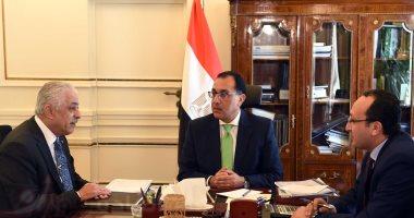 رئيس الوزراء يوجه بالتفاوض سريعا مع شركات تصنيع التابلت لتصنيعه فى مصر