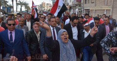 القادة يتابع.. محافظ البحيرة يشارك فى مسيرة حاشدة لدعم التعديلات الدستورية برشيد