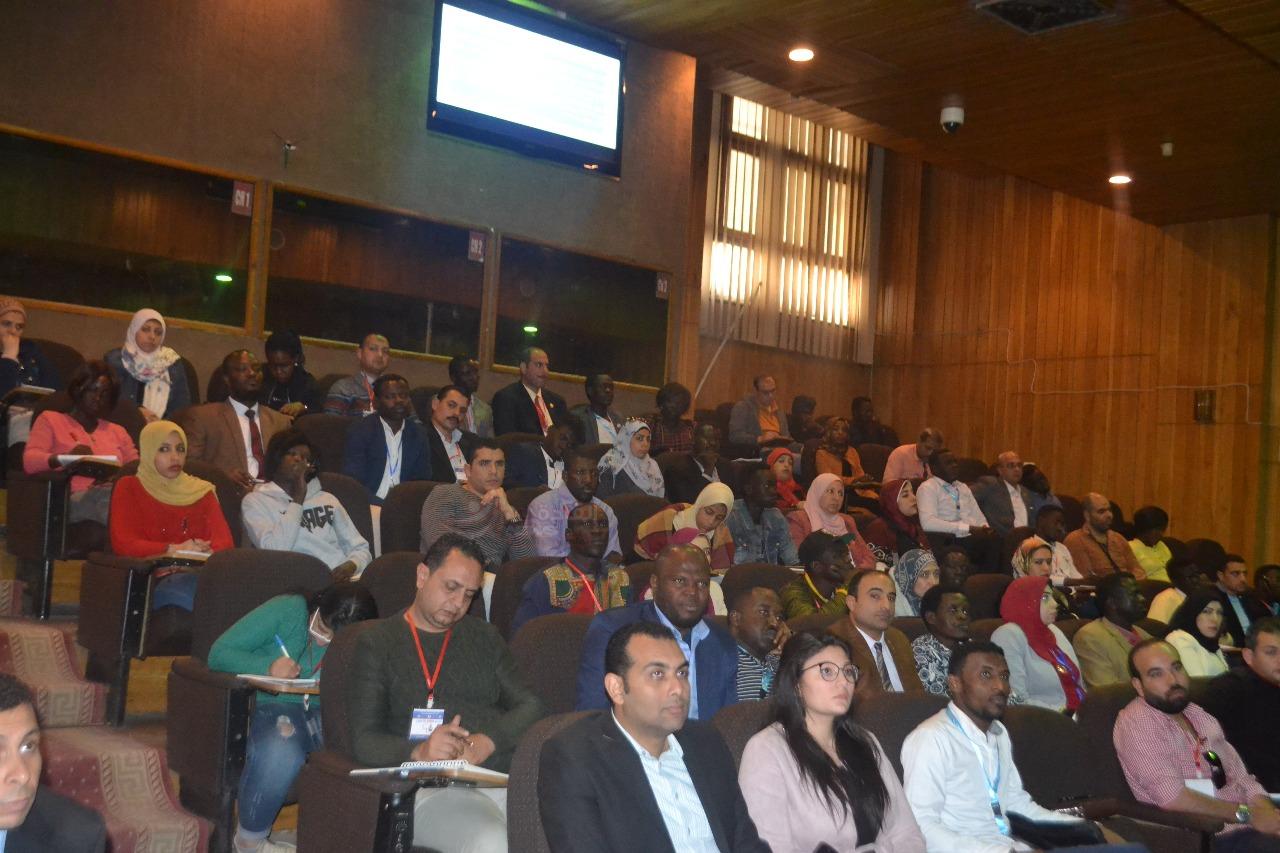 التنمية المستدامة عنوان محاضرة الدكتور طارق الحصرى ( مشروع 1000 قائد إفريقى )