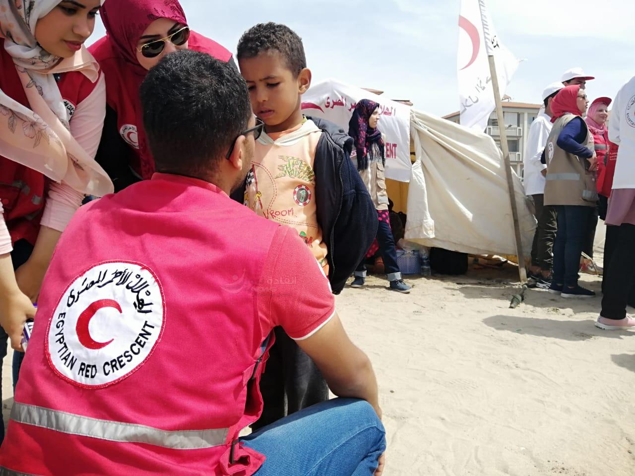 الهلال الأحمر بدمياط يدفع بفرق لتأمين شواطئ راس البر باحتفالات شم النسيم