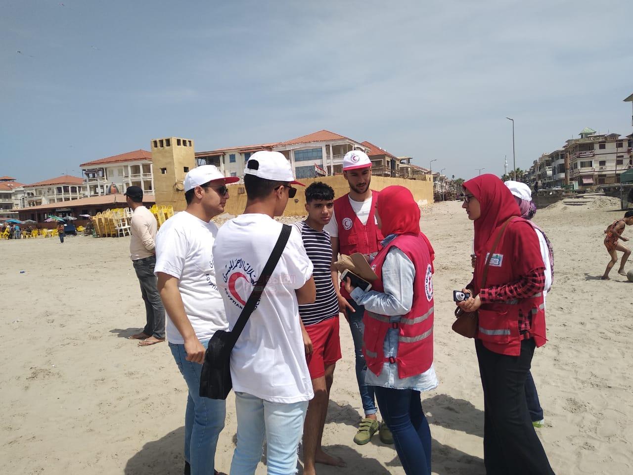 الهلال الأحمر بدمياط يدفع بفرق لتأمين شواطئ راس البر باحتفالات شم النسيم