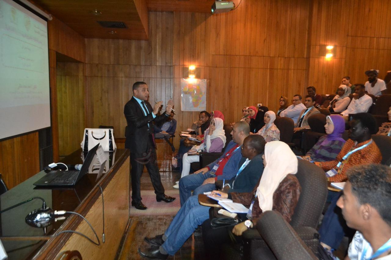 فعاليات اليوم الثانى من المرحلة التأسيسية للمجموعة الرابعة” مشروع 1000 قائد إفريقى ” بجامعة القاهرة