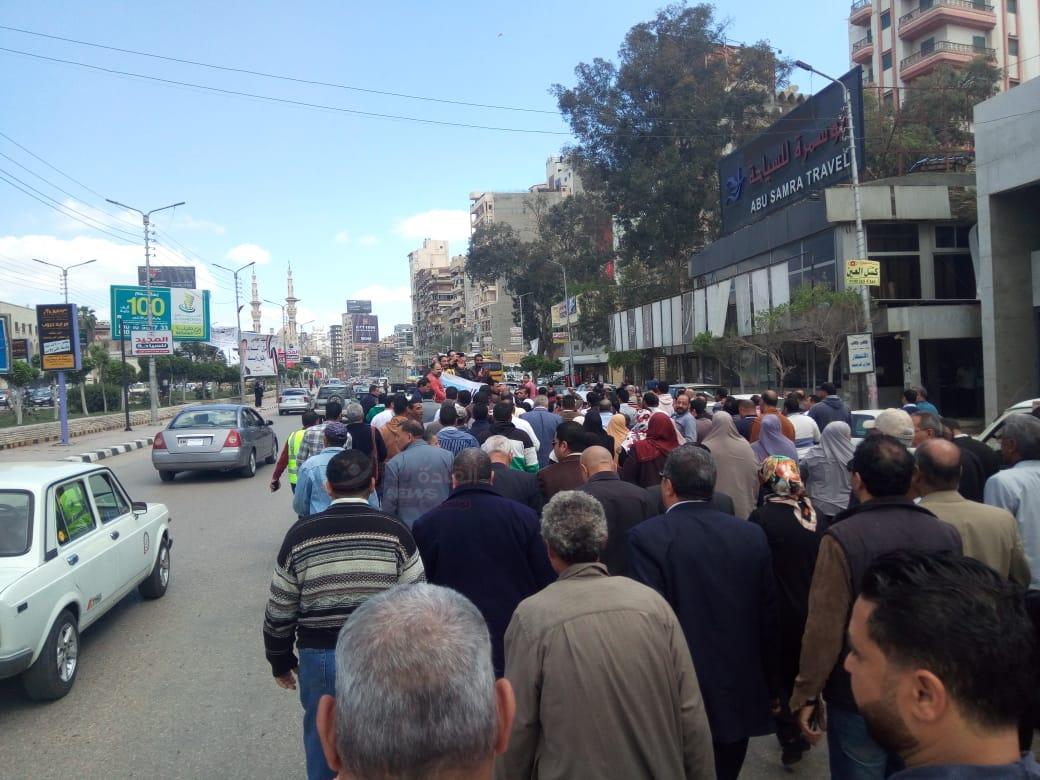 متابعي قادة الدقهلية ….مسيرة لحث المواطنين على المشاركة فى الاستفتاء في اليوم الثاني ..صور