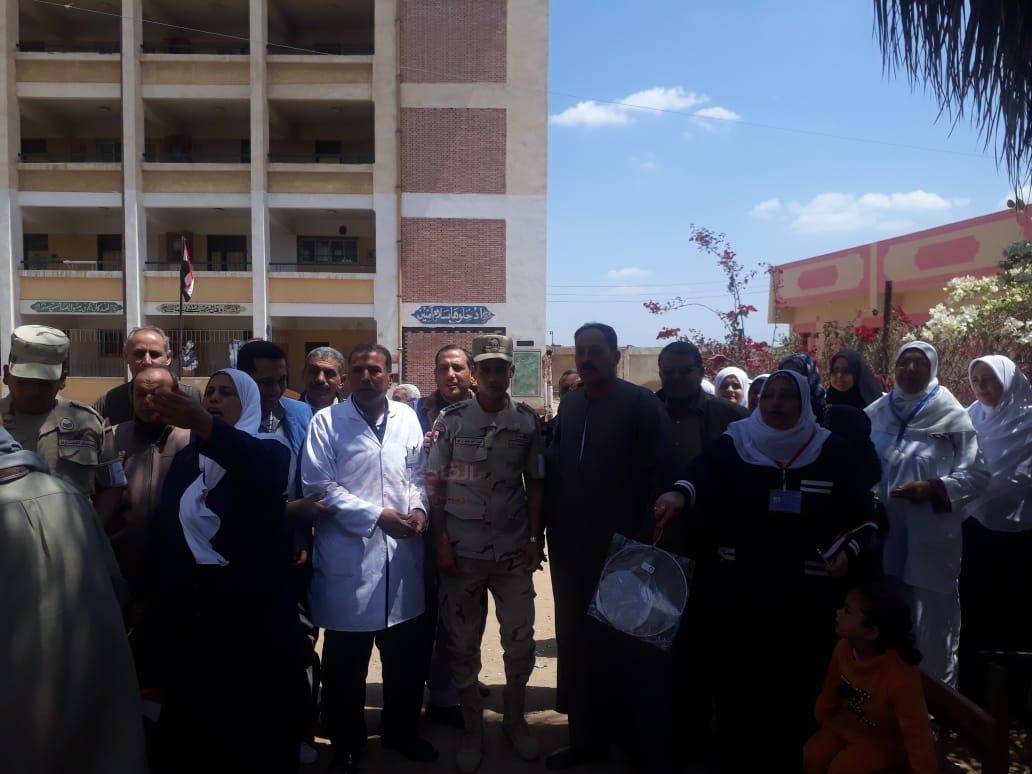 متابعي قادة الدقهلية ….مسيرة لحث المواطنين على المشاركة فى الاستفتاء في اليوم الثاني ..صور