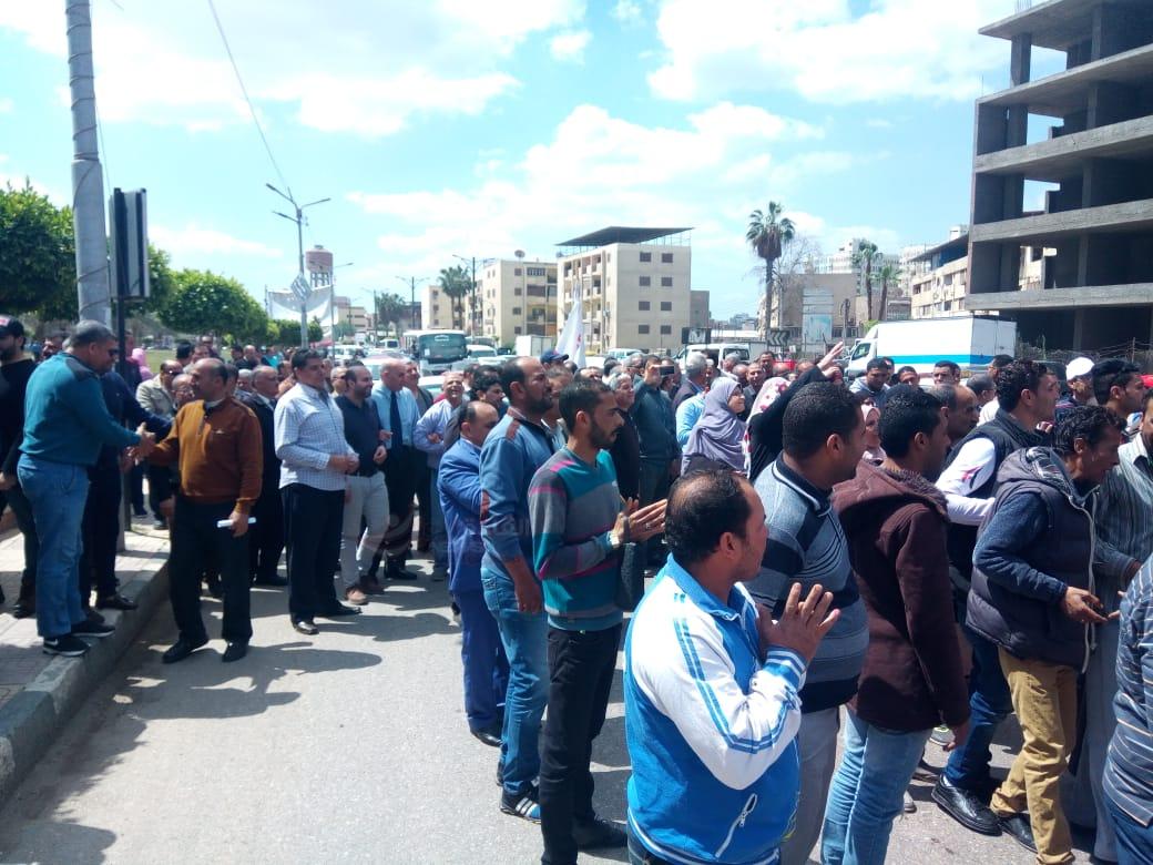 متابعي قادة الدقهلية ….مسيرة لحث المواطنين على المشاركة فى الاستفتاء في اليوم الثاني ..صور