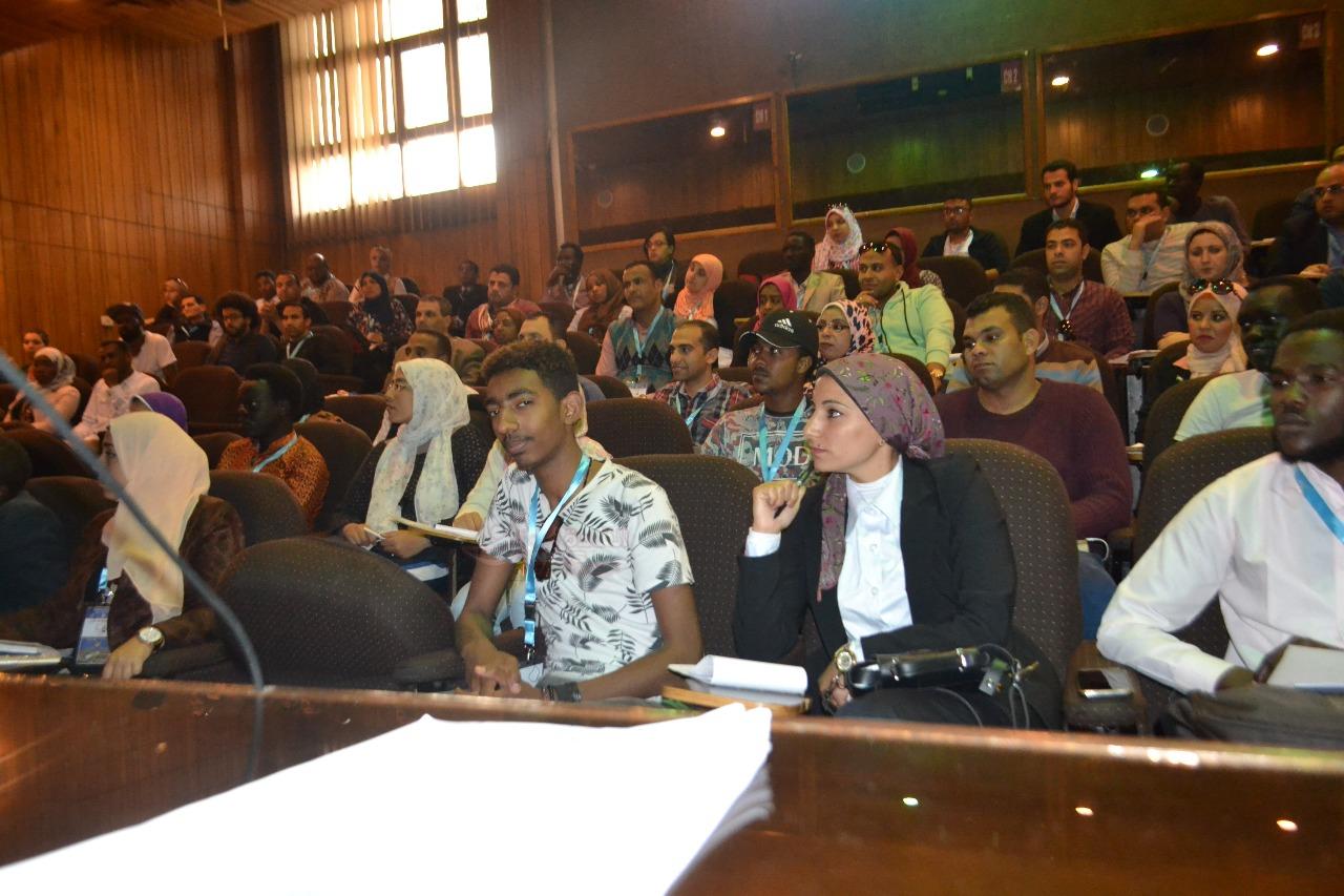 فعاليات اليوم الثانى من المرحلة التأسيسية للمجموعة الرابعة” مشروع 1000 قائد إفريقى ” بجامعة القاهرة