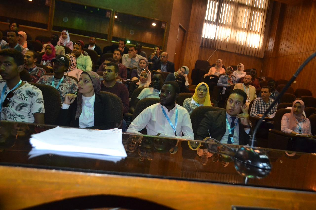 فعاليات اليوم الثانى من المرحلة التأسيسية للمجموعة الرابعة” مشروع 1000 قائد إفريقى ” بجامعة القاهرة