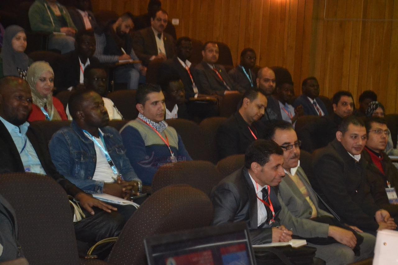 فعاليات اليوم الثانى من المرحلة التأسيسية للمجموعة الثالثة ” مشروع 1000 قائد إفريقى ” بجامعة القاهرة…..صور