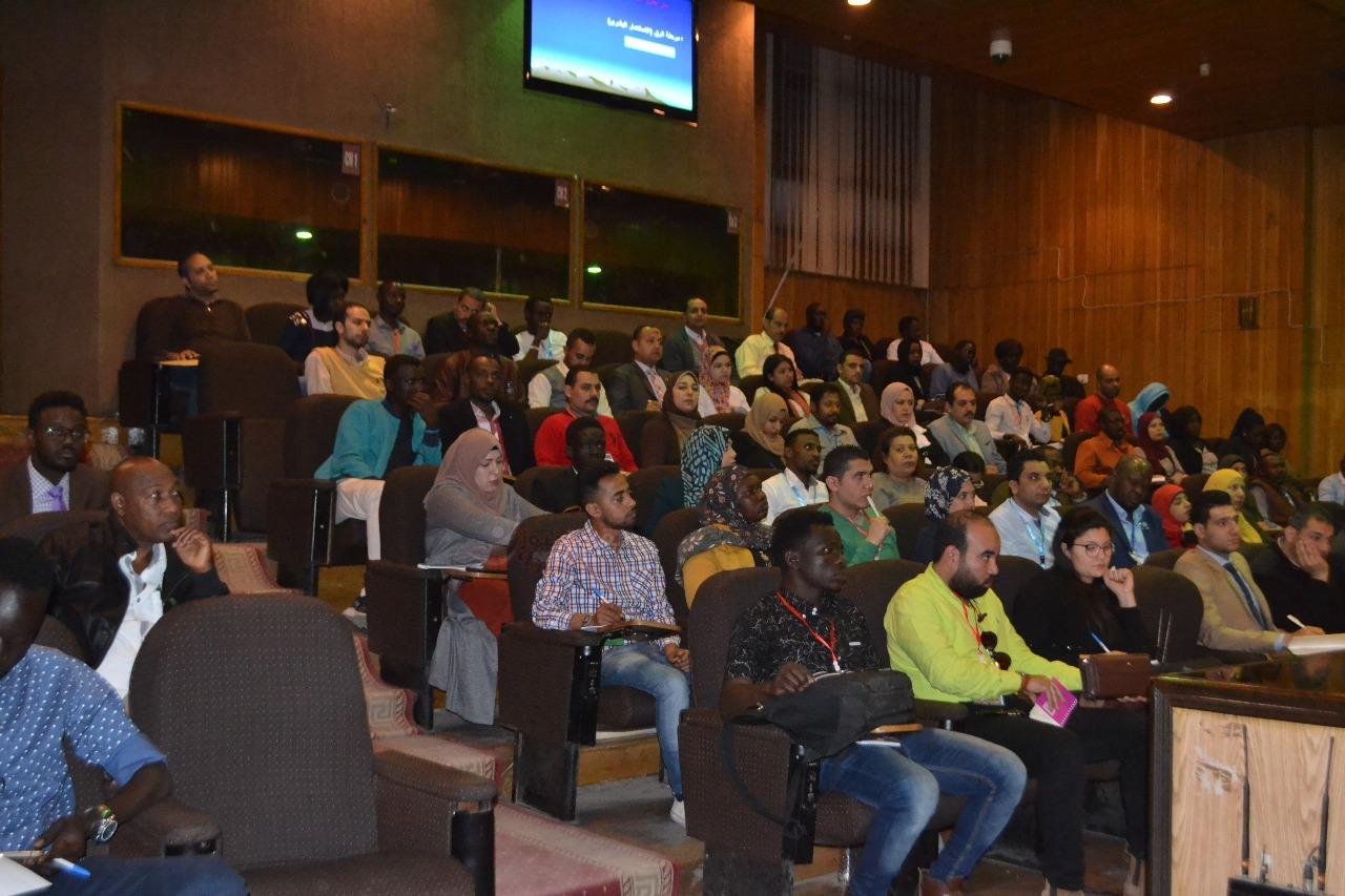 العلاقات الإفريقية الدولية عنوان محاضرة الدكتور ايمن شبانة للشباب المشارك ” بمشروع 1000 قائد إفريقى “