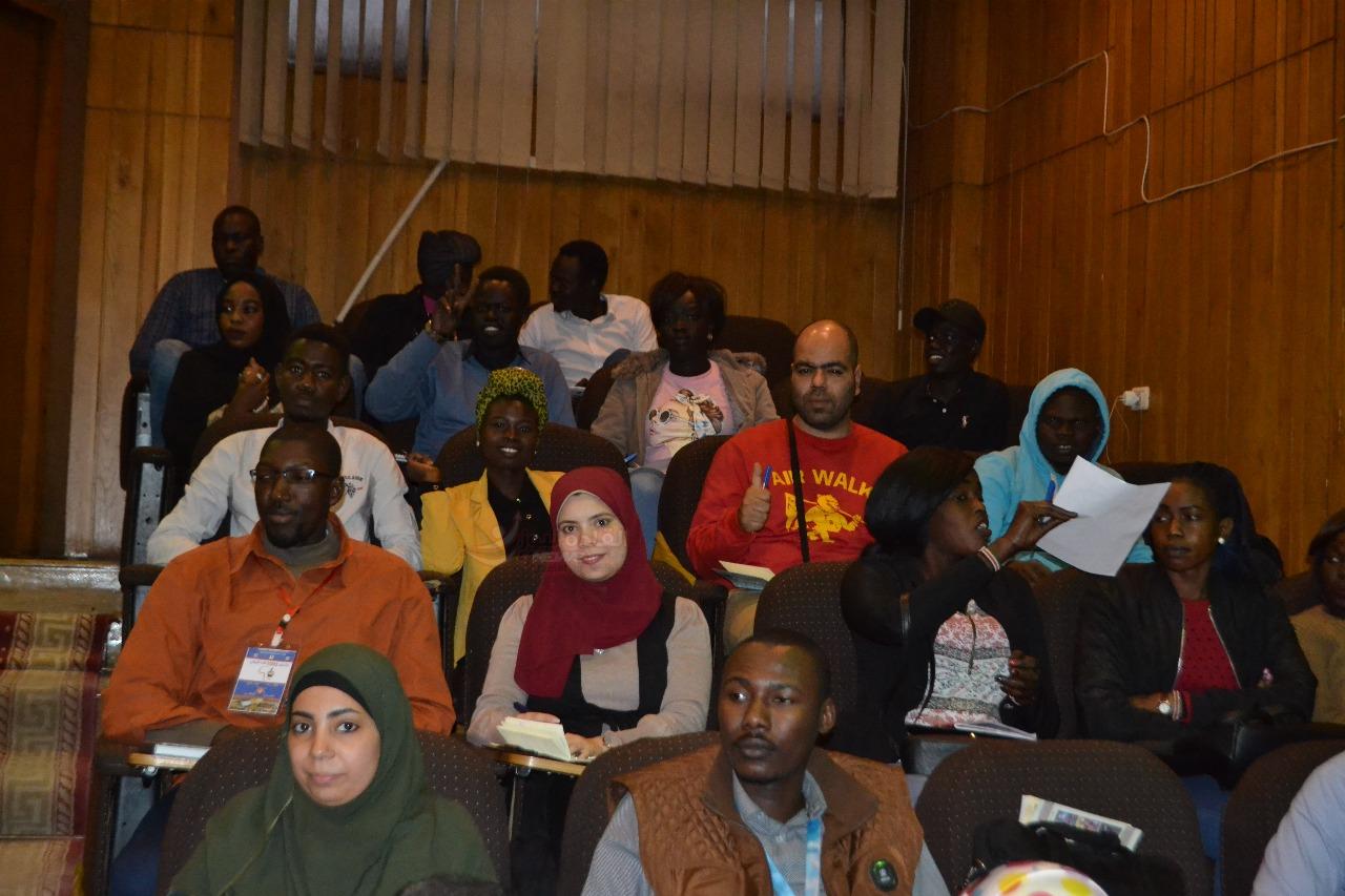 العلاقات الإفريقية الدولية عنوان محاضرة الدكتور ايمن شبانة للشباب المشارك ” بمشروع 1000 قائد إفريقى “