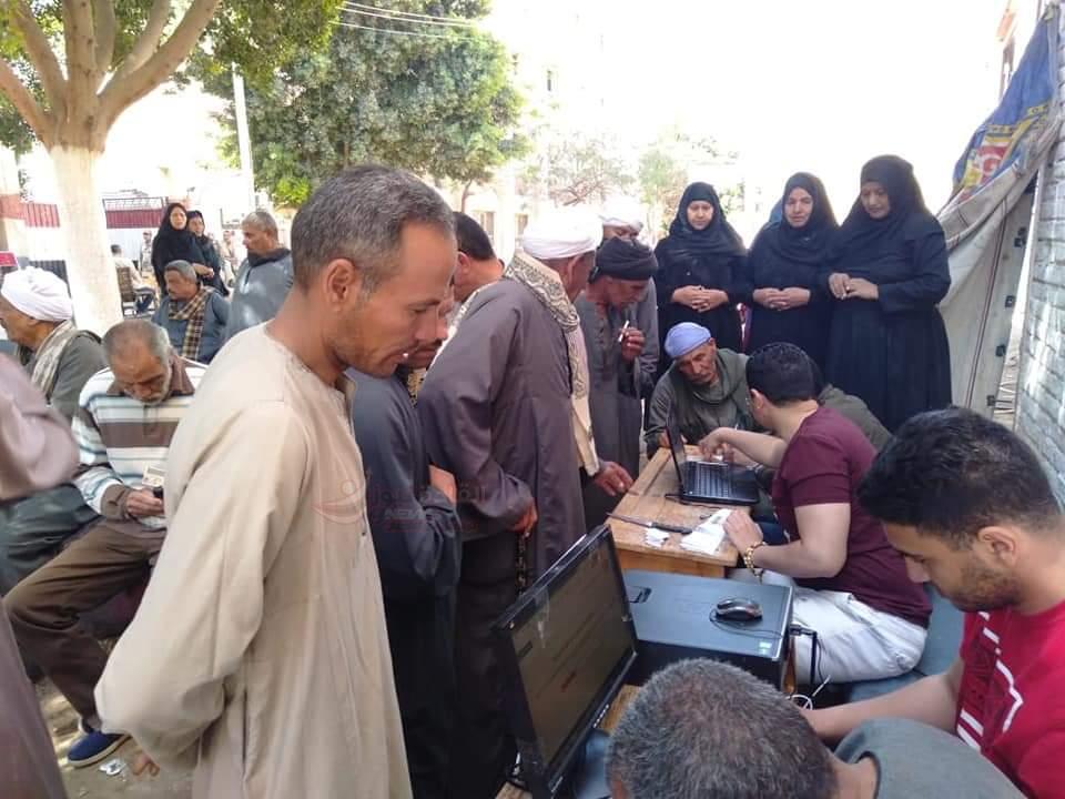 متابعي قادة المنيا …اقبال كثيف من المواطنين للاستفتاء علي التعديلات الدستورية ..صور