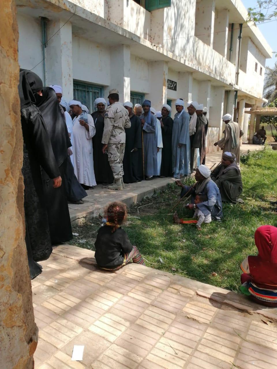 متابعي قادة المنيا …اقبال كثيف من المواطنين للاستفتاء علي التعديلات الدستورية ..صور