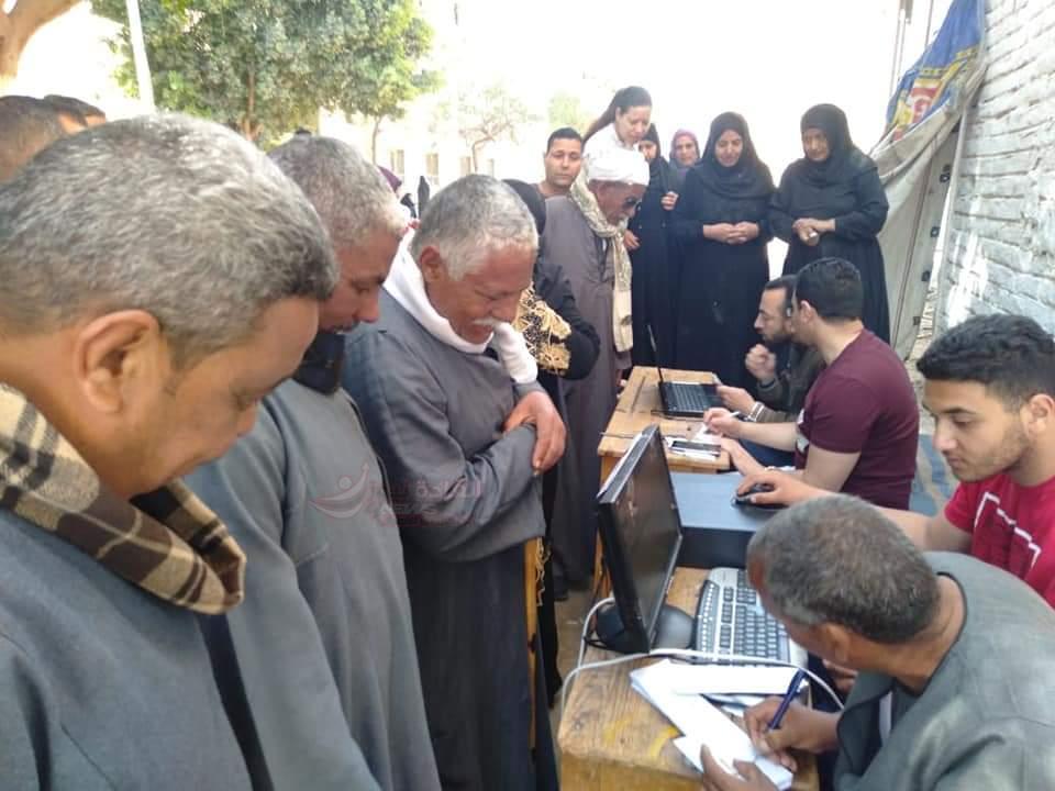 متابعي قادة المنيا …اقبال كثيف من المواطنين للاستفتاء علي التعديلات الدستورية ..صور