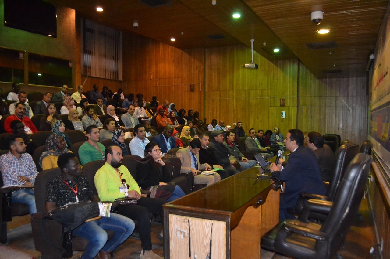 العلاقات الإفريقية الدولية عنوان محاضرة الدكتور ايمن شبانة للشباب المشارك ” بمشروع 1000 قائد إفريقى “