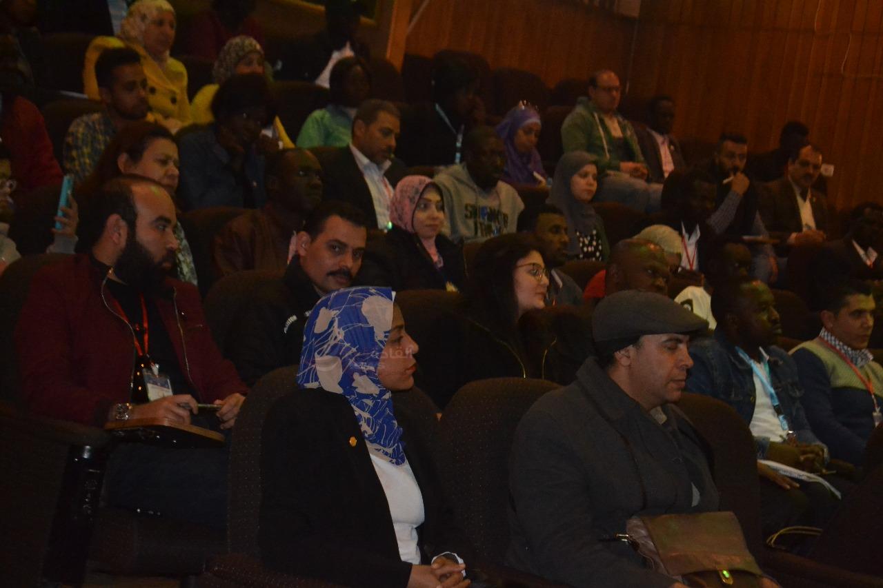 فعاليات اليوم الثانى من المرحلة التأسيسية للمجموعة الثالثة ” مشروع 1000 قائد إفريقى ” بجامعة القاهرة…..صور