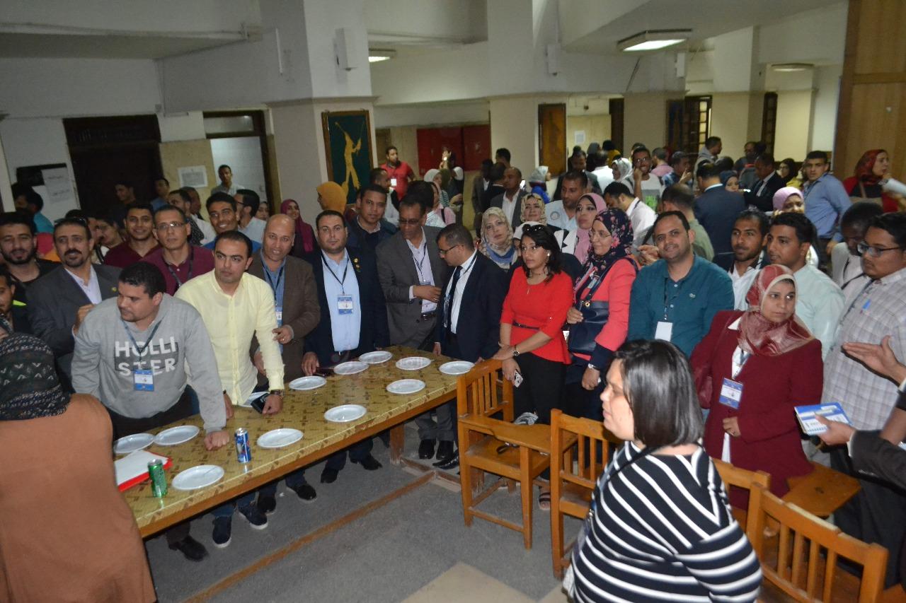 بحضور عميد كلية الدراسات الإفريقية العليا ختام المرحلة التأسيسية ” مشروع 1000 قائد إفريقي “و برعاية رئيس جامعة القاهرة ..