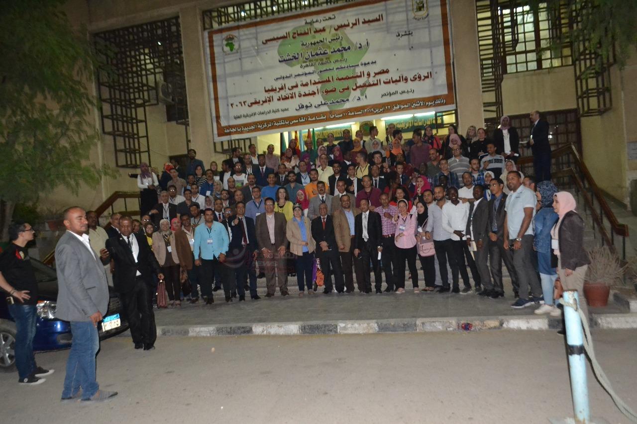 بحضور عميد كلية الدراسات الإفريقية العليا ختام المرحلة التأسيسية ” مشروع 1000 قائد إفريقي “و برعاية رئيس جامعة القاهرة ..