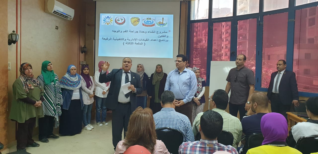 تحت رعاية محافظ القليوبية مناقشة مشروعات التخرج بين القادة و الصيدلة…صور