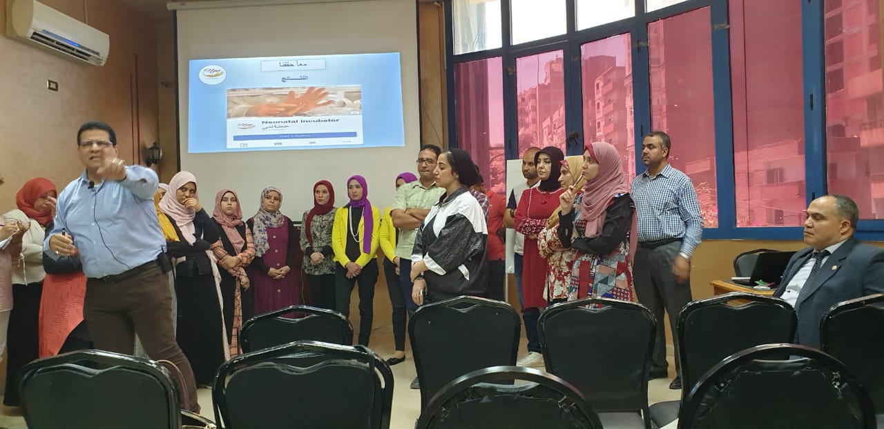 تحت رعاية محافظ القليوبية مناقشة مشروعات التخرج بين القادة و الصيدلة…صور