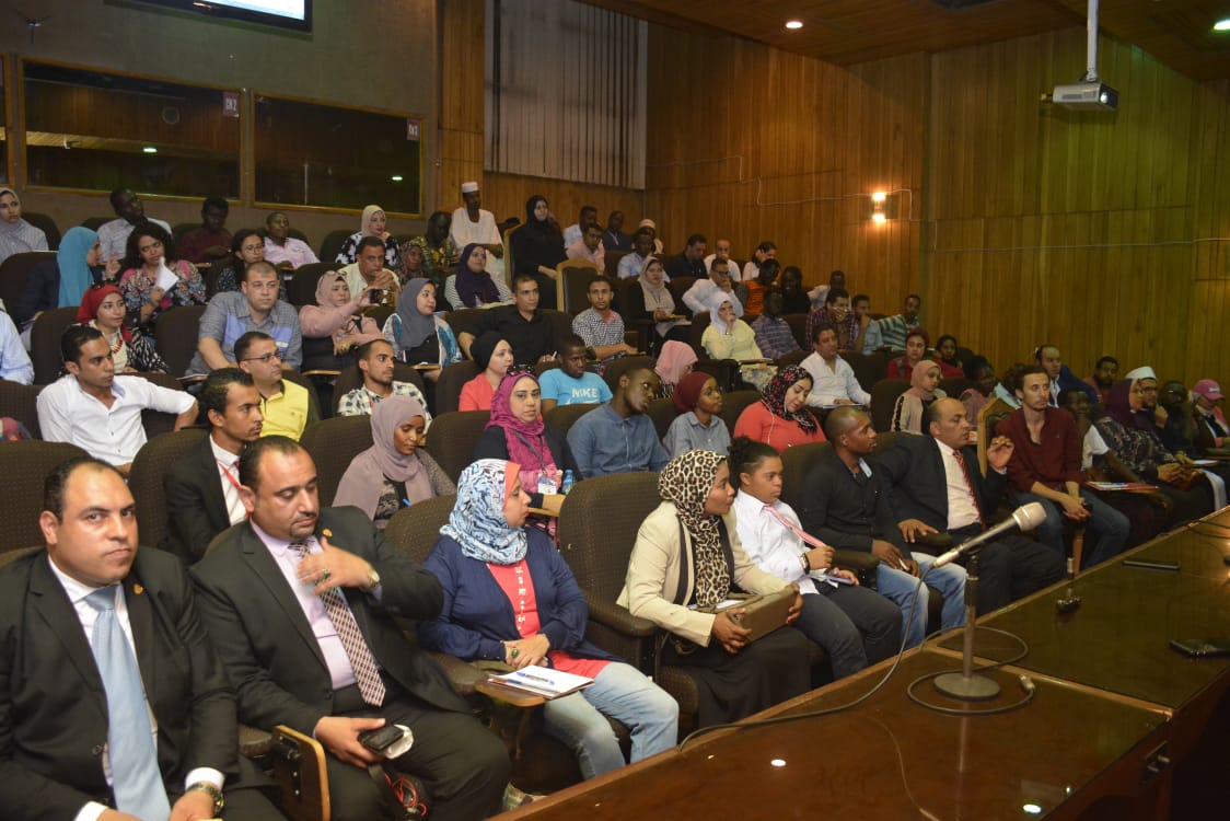 عميد كلية الدراسات الإفريقية و رئيس امناء القادة يشهدان إنطلاق المرحلة الثانية مشروع 1000 قائد إفريقي ” برعاية الخشت “