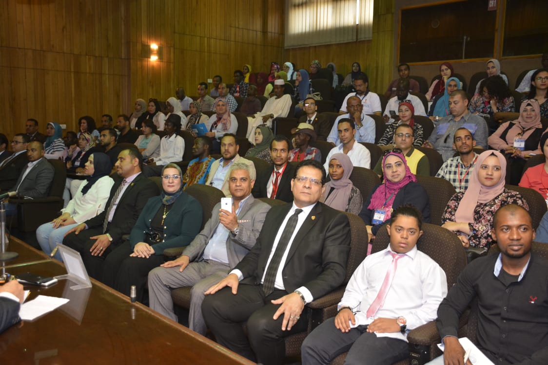 عميد كلية الدراسات الإفريقية و رئيس امناء القادة يشهدان إنطلاق المرحلة الثانية مشروع 1000 قائد إفريقي ” برعاية الخشت “