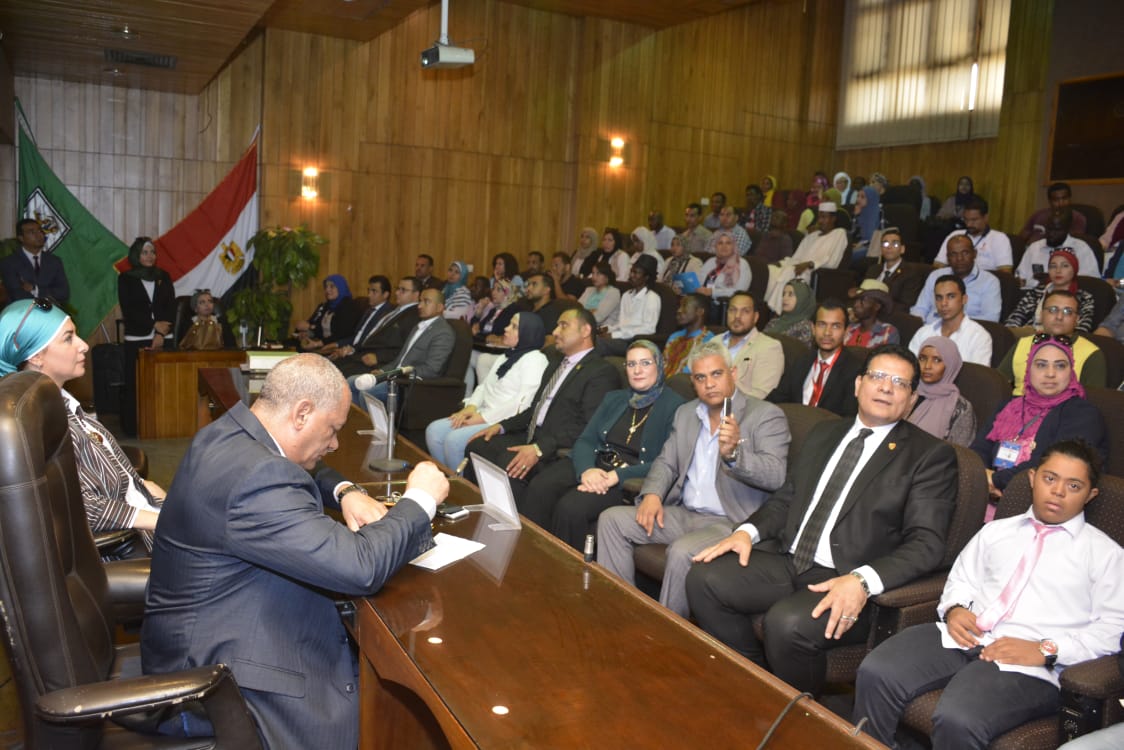 عميد كلية الدراسات الإفريقية و رئيس امناء القادة يشهدان إنطلاق المرحلة الثانية مشروع 1000 قائد إفريقي ” برعاية الخشت “