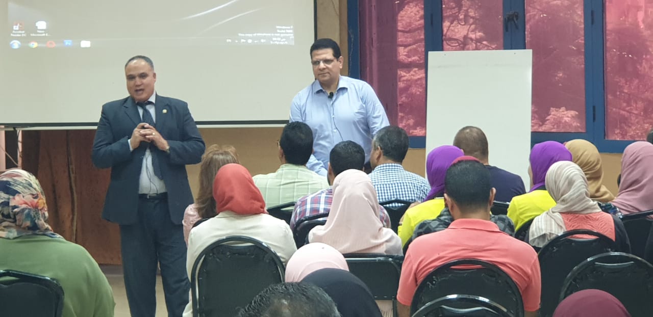 تحت رعاية محافظ القليوبية مناقشة مشروعات التخرج بين القادة و الصيدلة…صور