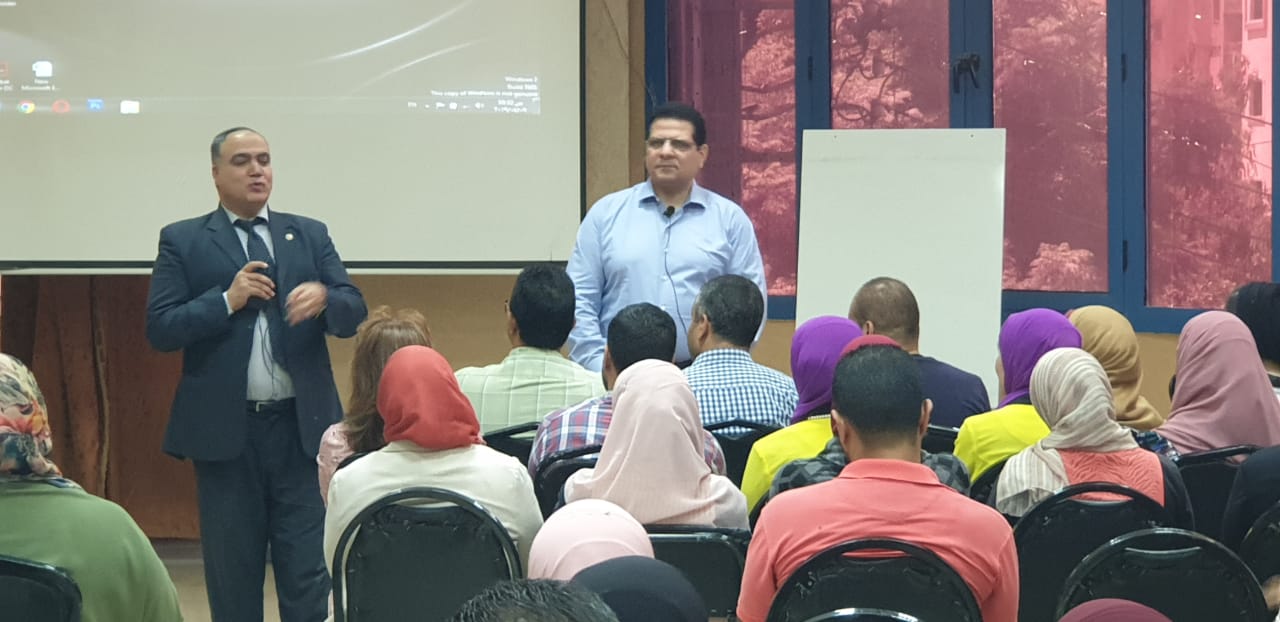 تحت رعاية محافظ القليوبية مناقشة مشروعات التخرج بين القادة و الصيدلة…صور