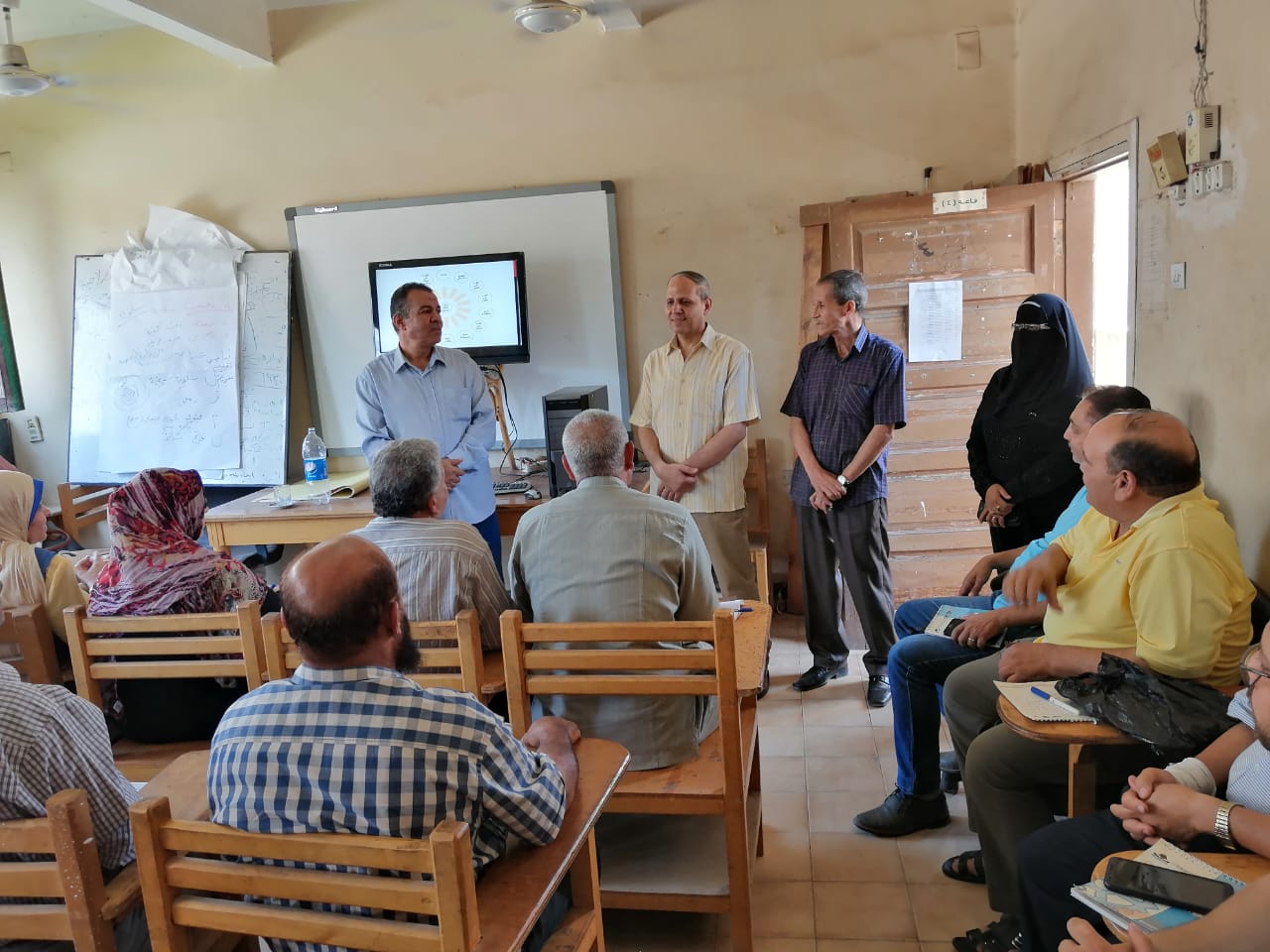 عبدالله :يتابع العمل بمركز توزيع أسئلة الثانوية العامة بالفيوم