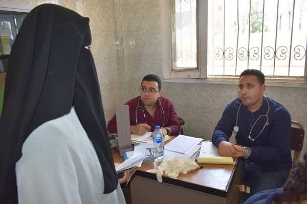 جامعة الفيوم تنظم قافلة طبية بقرية دسيا بالفيوم