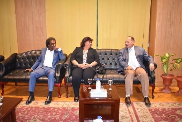 محافظ الفيوم يستقبل وزير الثقافة ويشهدان العرض المسرحى “طقوس الإشارات والتحولات”